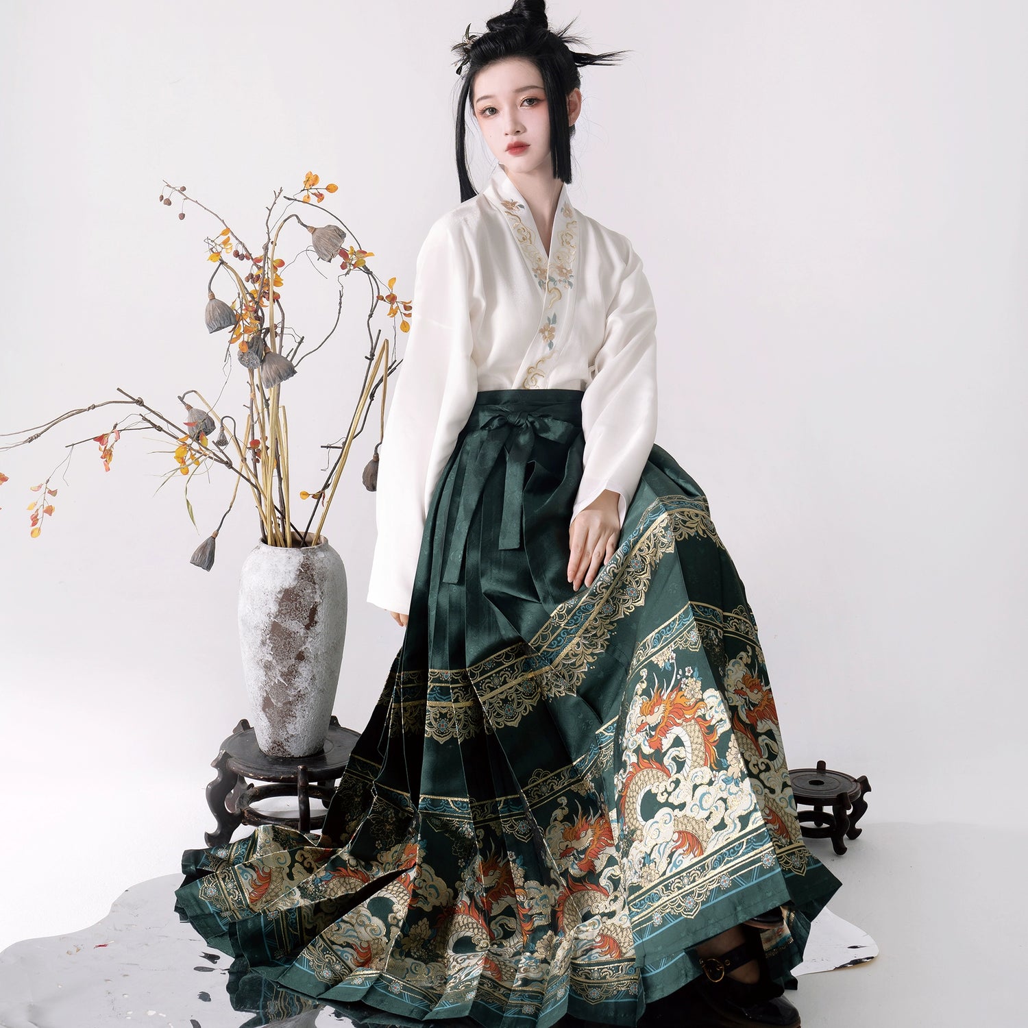 &quot;游龙踏雪&quot;Ming- Dynasty Hanfu Set - CHINASQUAD