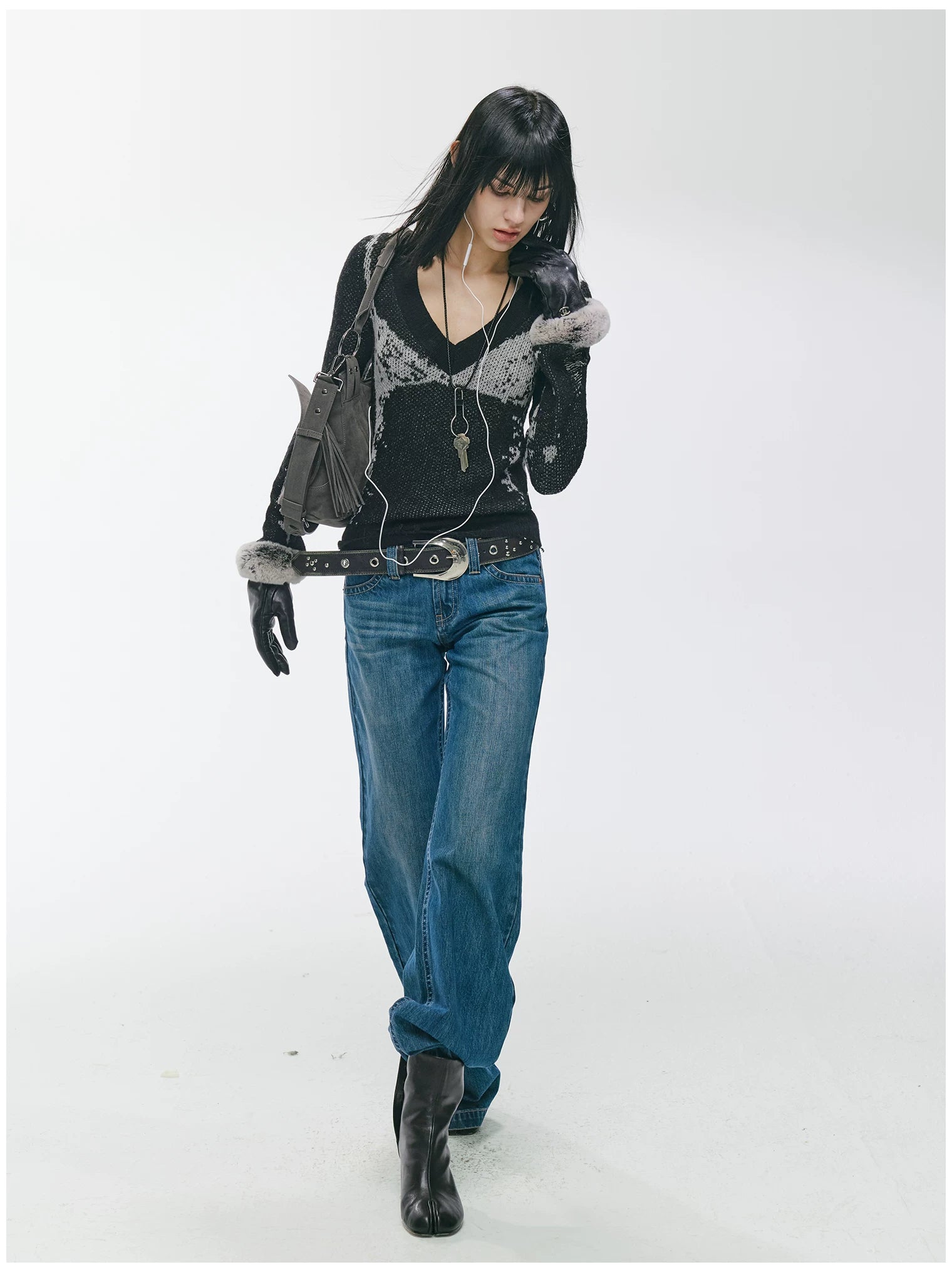 V-Neck Lamb Wool Slim-Fit Knit Sweater