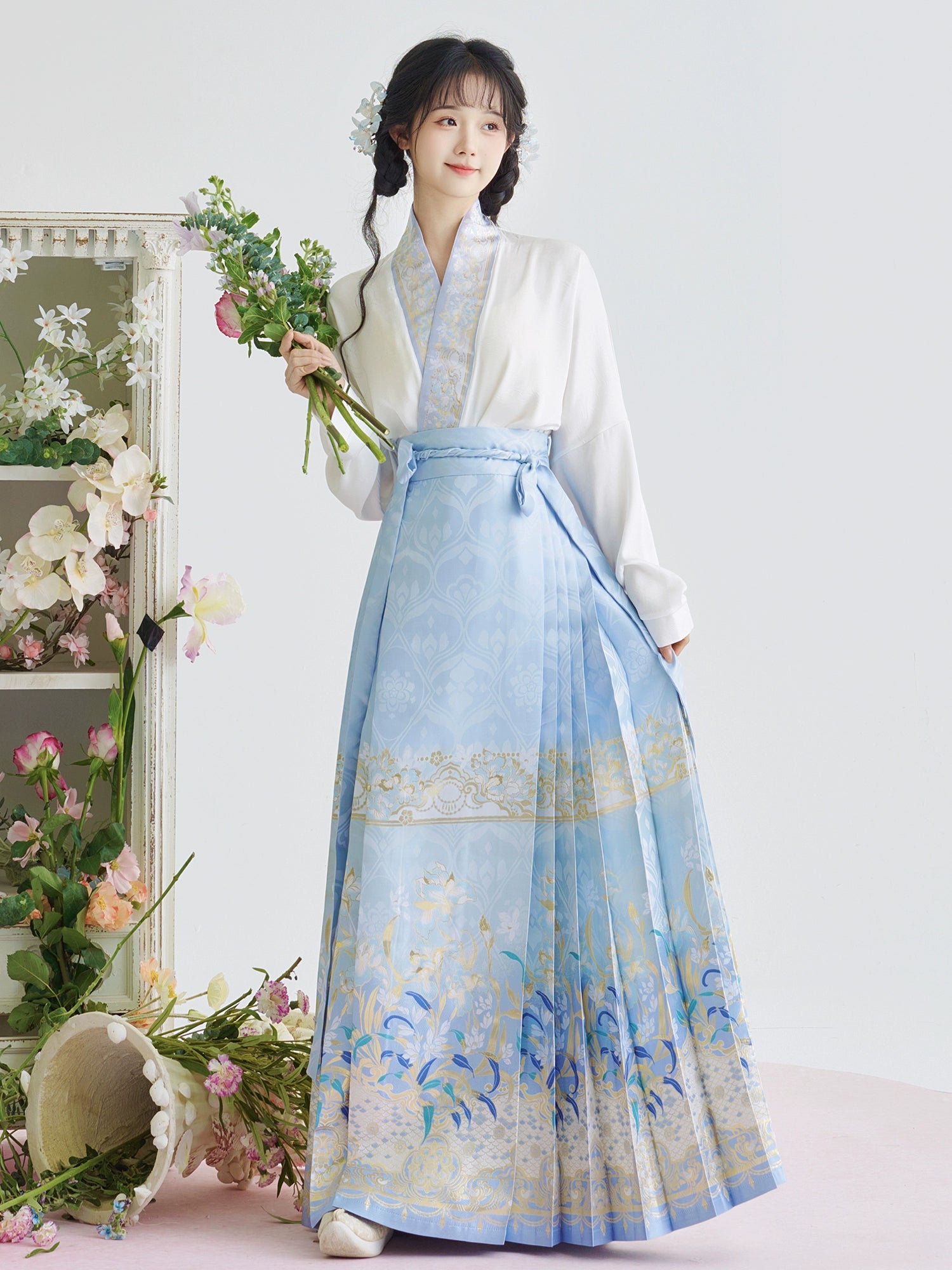 &quot;鸢尾&quot; Ming Dynasty Hanfu Set