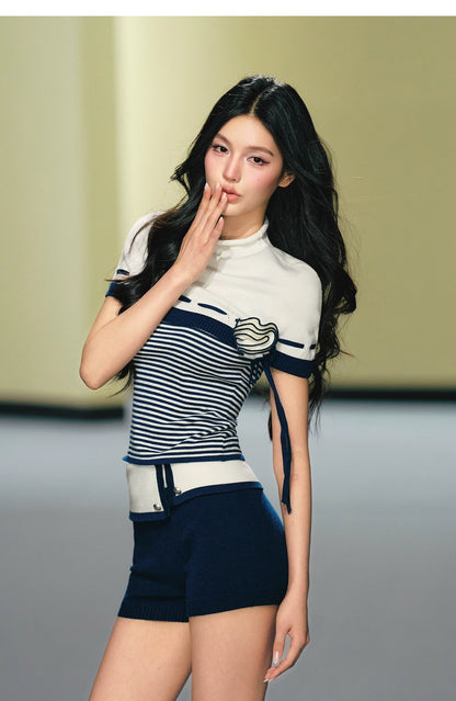 Color-Block Knit Shorts &amp; Half-Turtleneck Cape Top Set