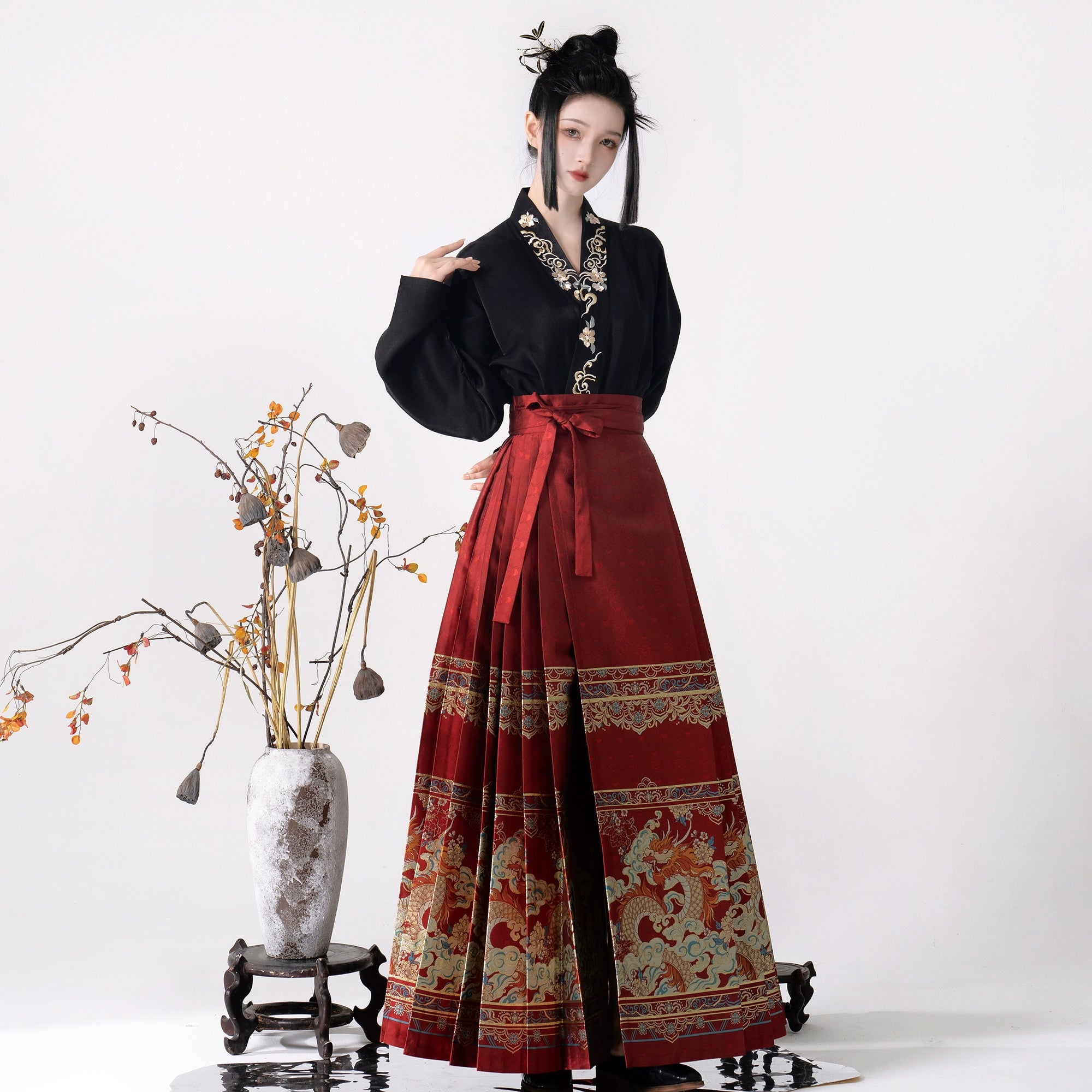 &quot;游龙踏雪&quot;Ming- Dynasty Hanfu Set - CHINASQUAD