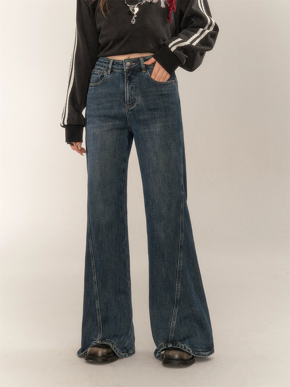 Wavy Hem Bell-bottom Straight-Leg Jeans