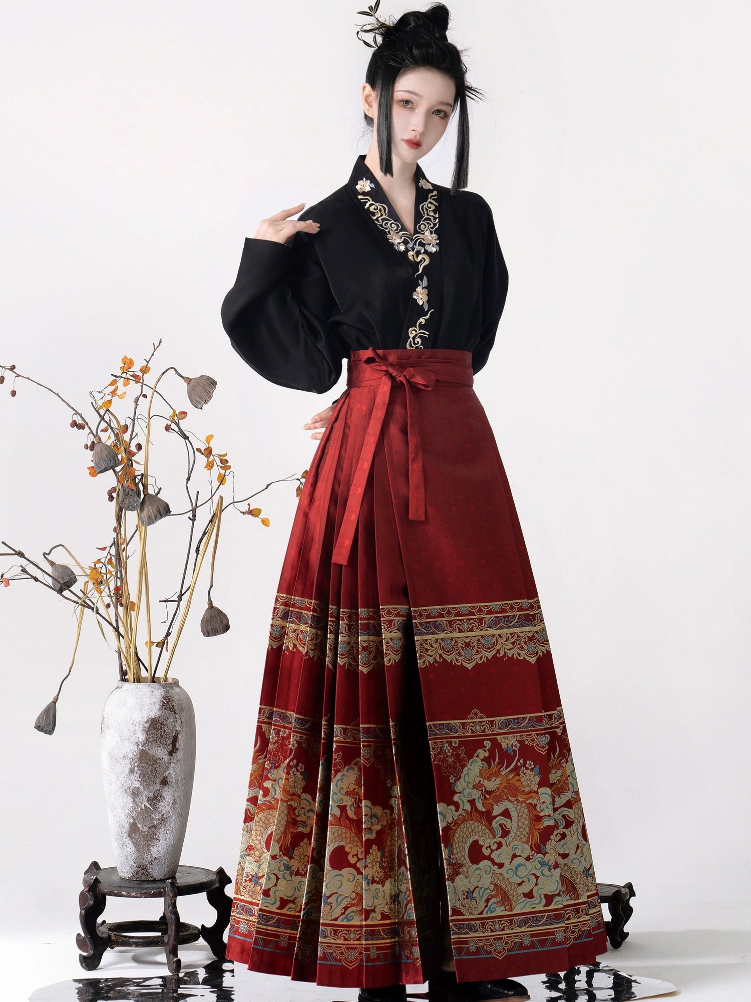 &quot;游龙踏雪&quot;Ming- Dynasty Hanfu Set - CHINASQUAD