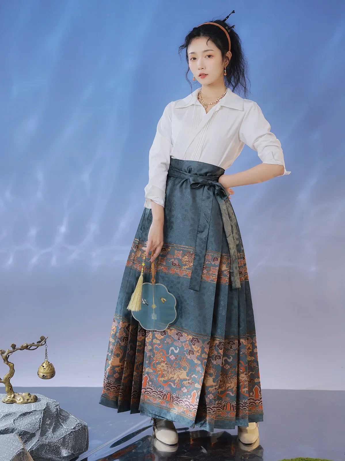 (Final Sale) "狮子球" Ming-style Horse-face Skirt