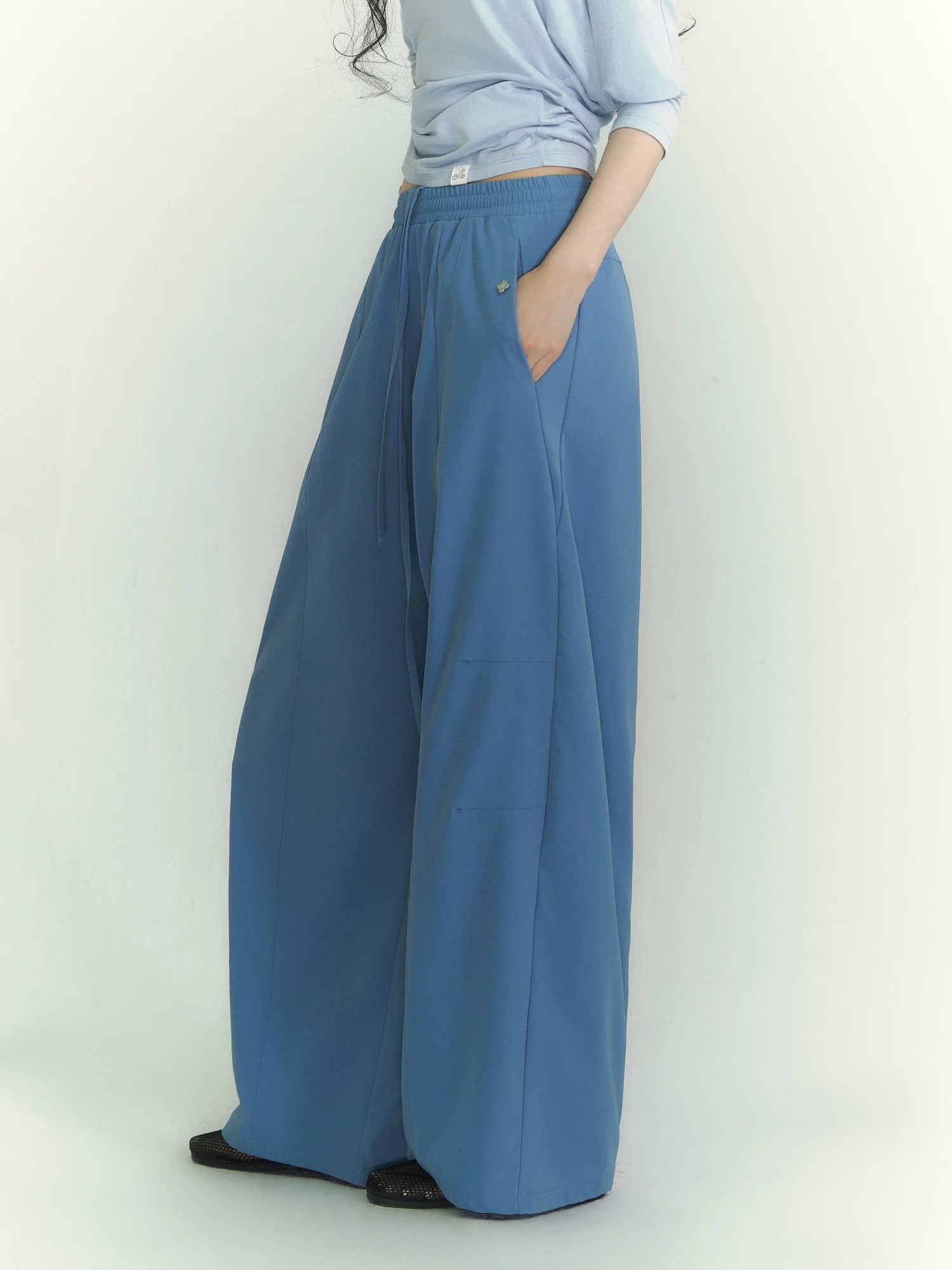 Airy Flow Wide-Leg Sculpted Pants