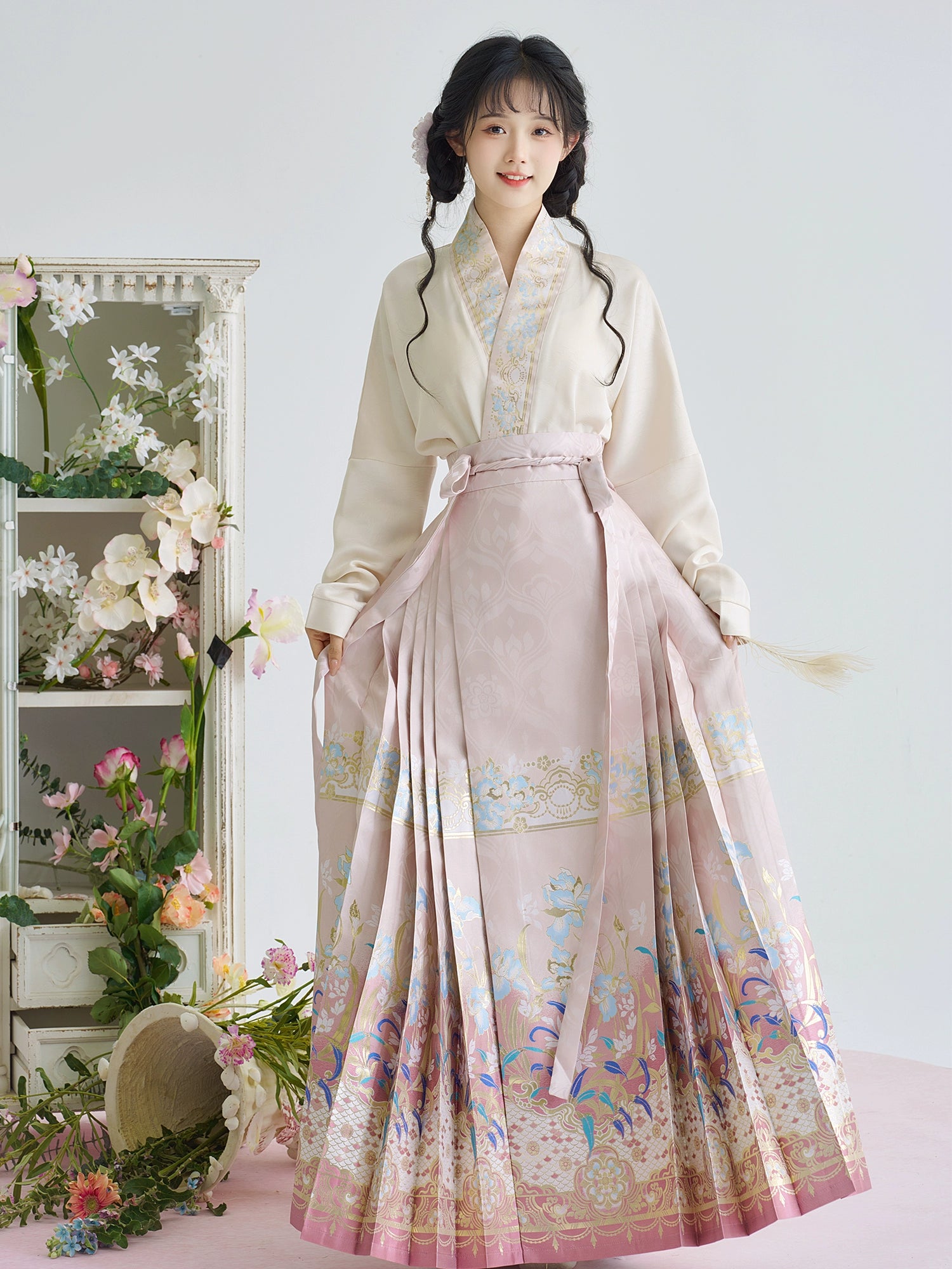 &quot;鸢尾&quot; Ming Dynasty Hanfu Set