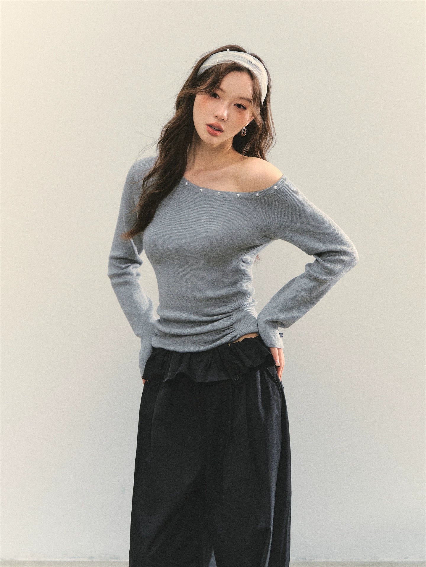 Pearl Decorated Waist-Cinched Knitted Crewneck