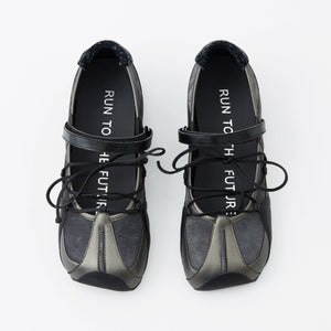 Black / 35