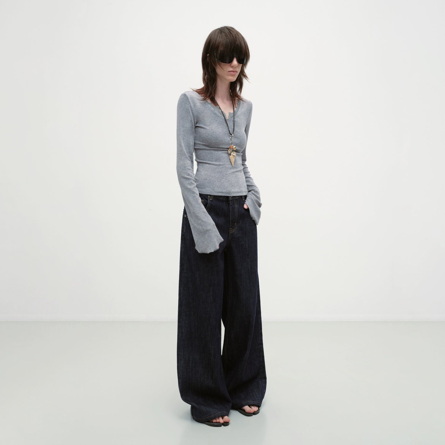 Lace V-neck Slim Long-Sleeve T-shirt