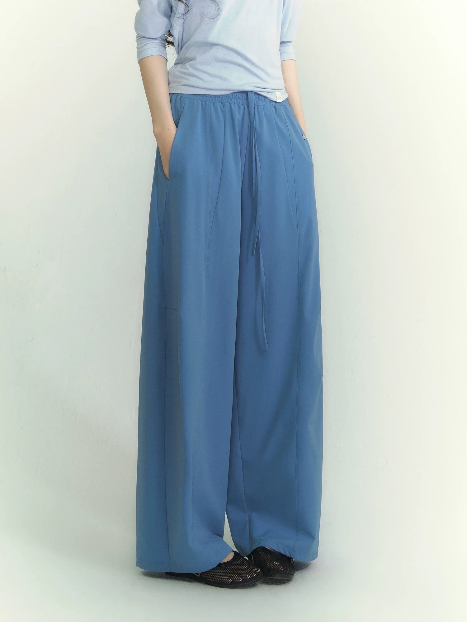 Airy Flow Wide-Leg Sculpted Pants