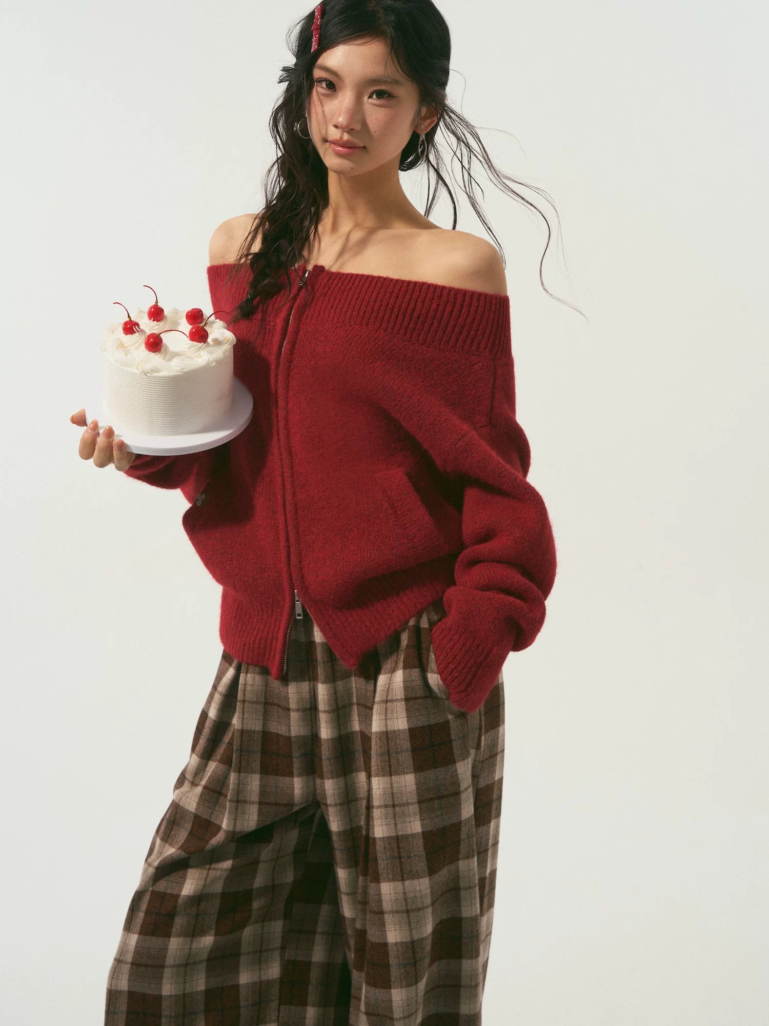 Relaxed Off-Shoulder Zip-Up Knit Cardigan