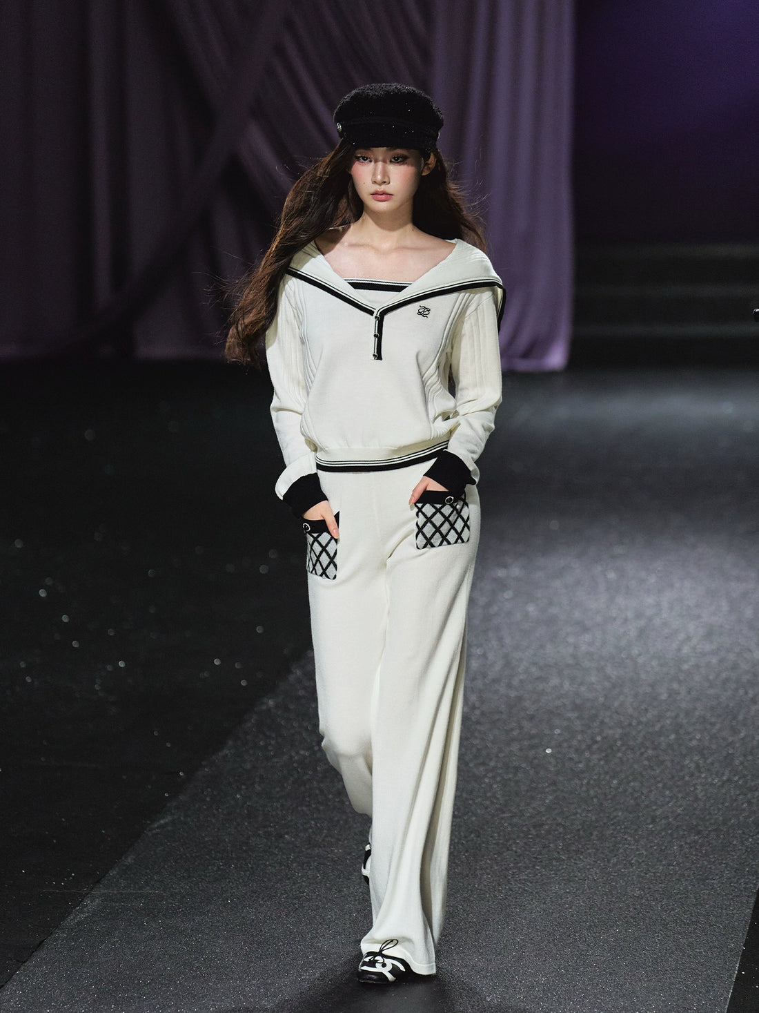 Sailor V-neck pullover &amp; Quilted Straight Pants Set