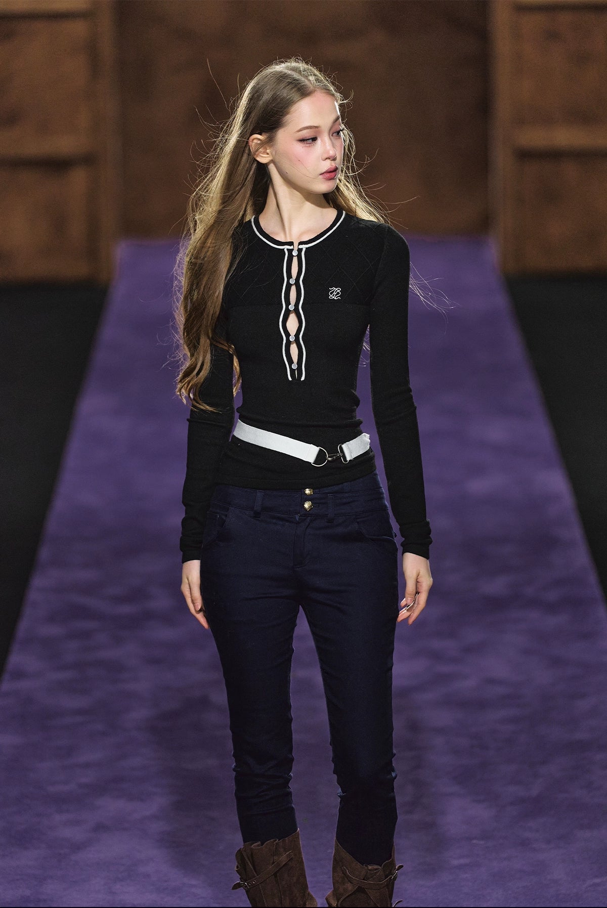 Contrast Trim Knit Belt Detail Fitted Crewneck