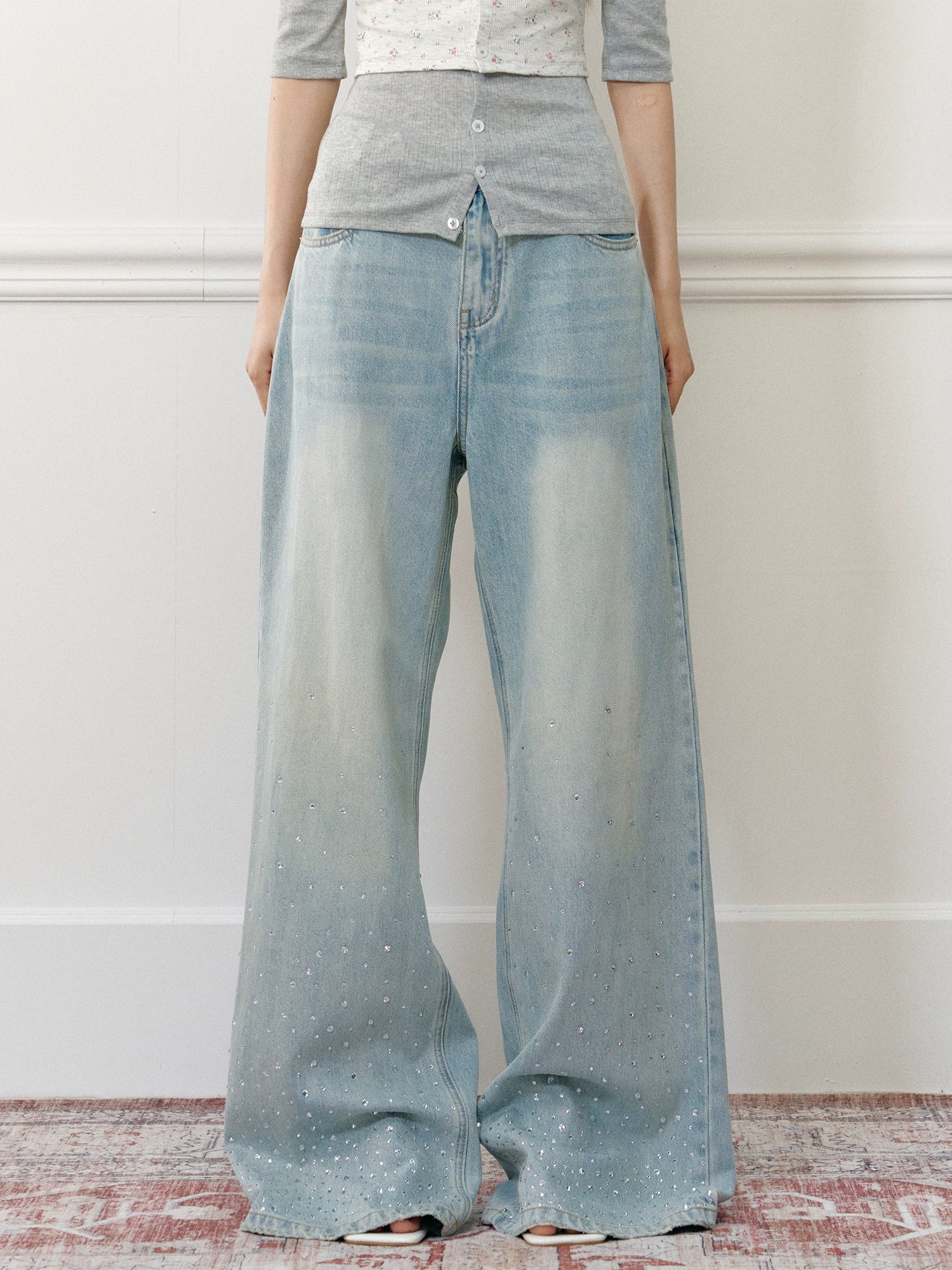 Light Washed Rhinestone Jeans - CHINASQUAD