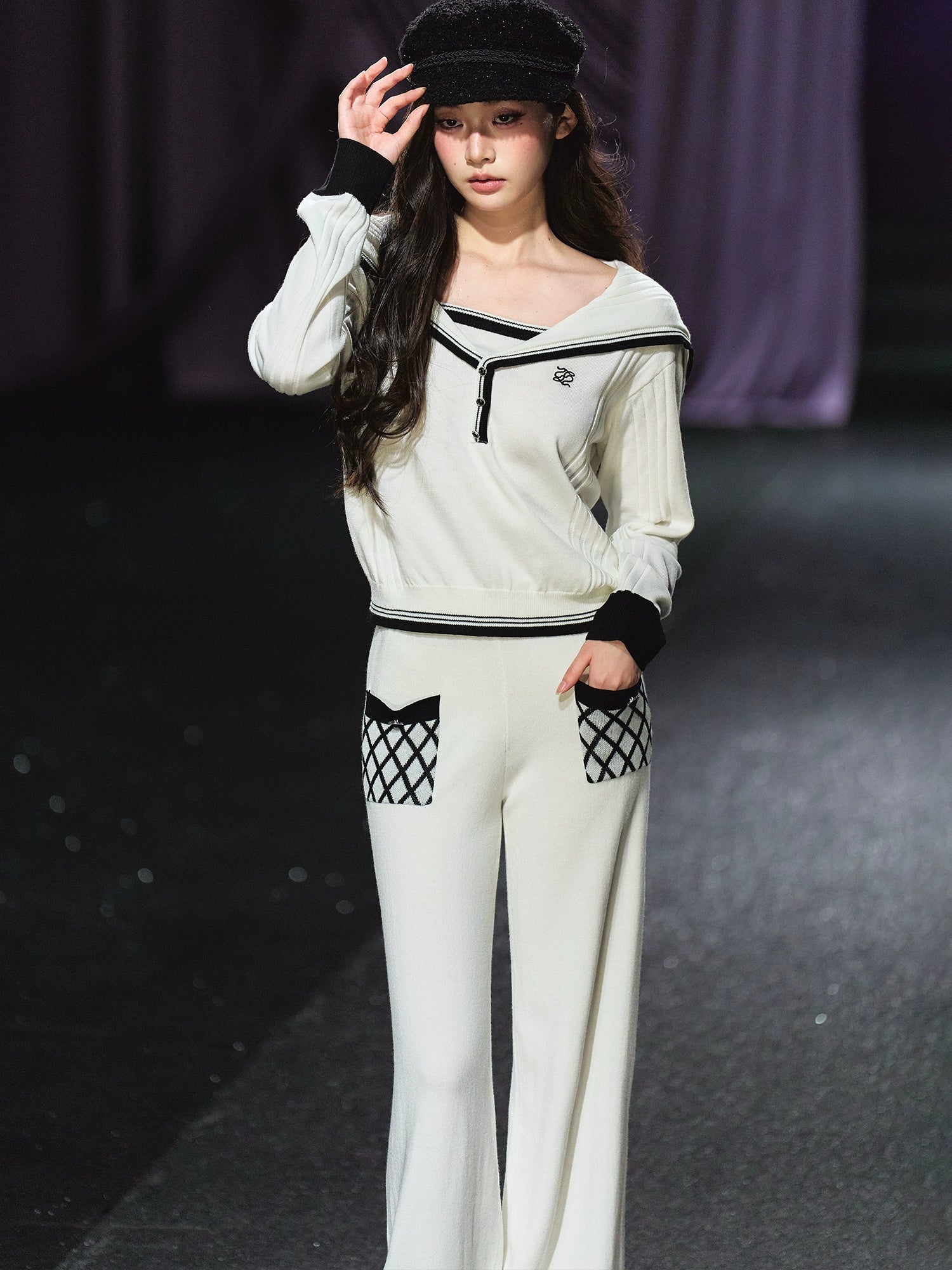 Sailor V-neck pullover &amp; Quilted Straight Pants Set