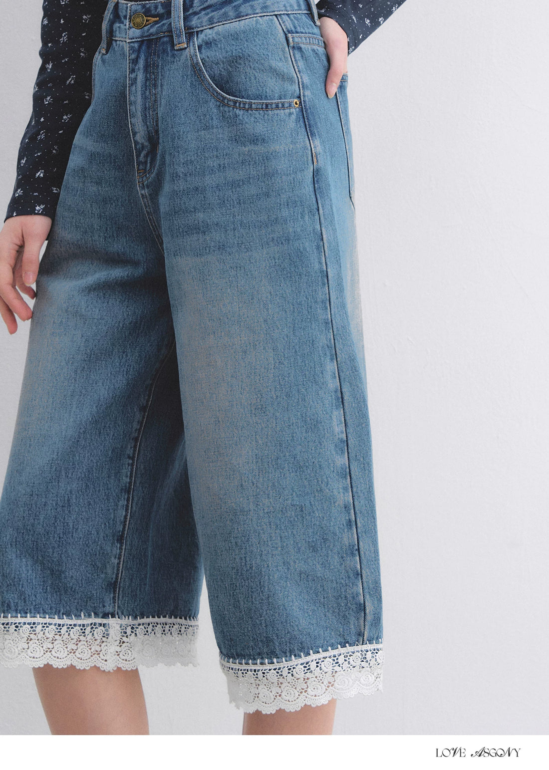 Vintage Washed Denim Cropped Jeans with Lace Embroidered Hem