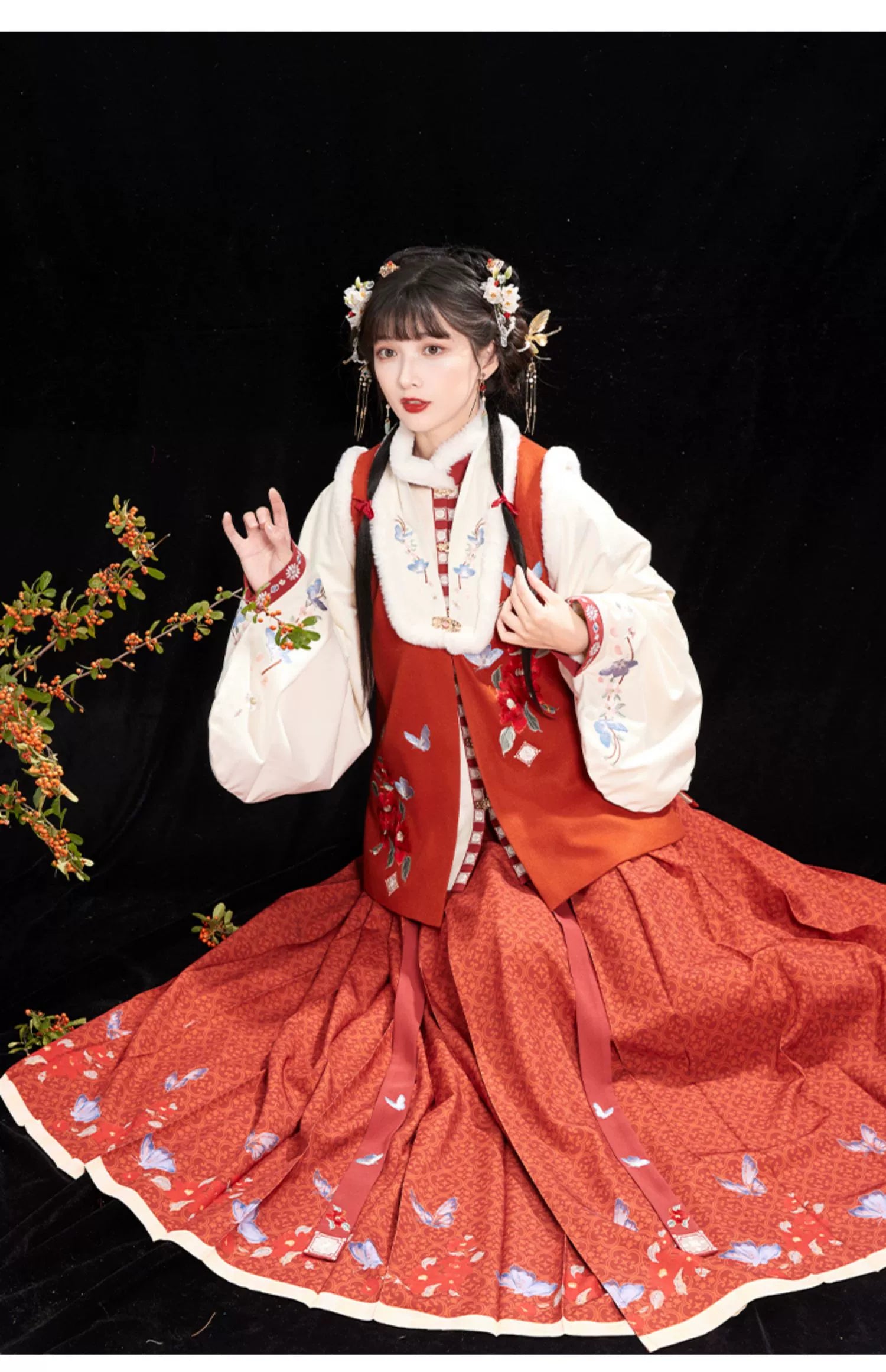 &quot;轻花蝶影&quot;Ming-Dynasty Hanfu Set - CHINASQUAD