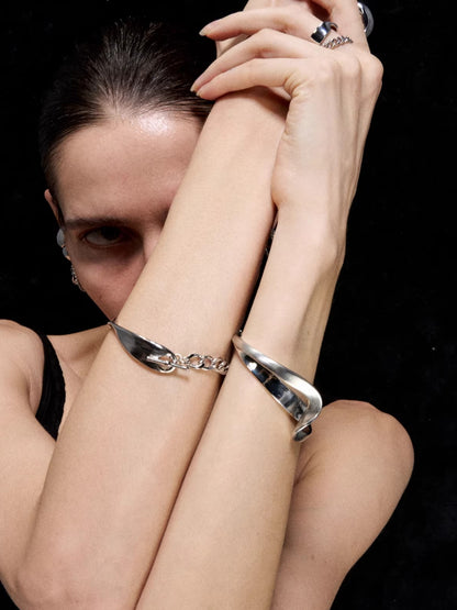 Möbius Chain Spliced Asymmetric Open Bracelet