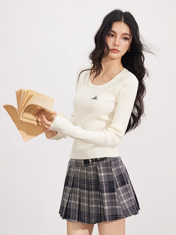 Embroidered Cable Knit Fitted Crewneck