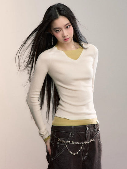 Contrast V-Neck Layered Knit Turtleneck