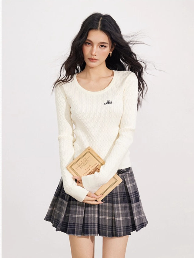 Embroidered Cable Knit Fitted Crewneck
