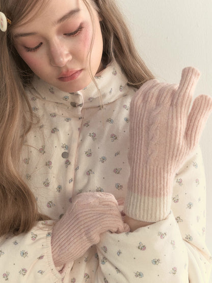 “A Girl’s Prayer” Cream Knit Textured Winter Gloves