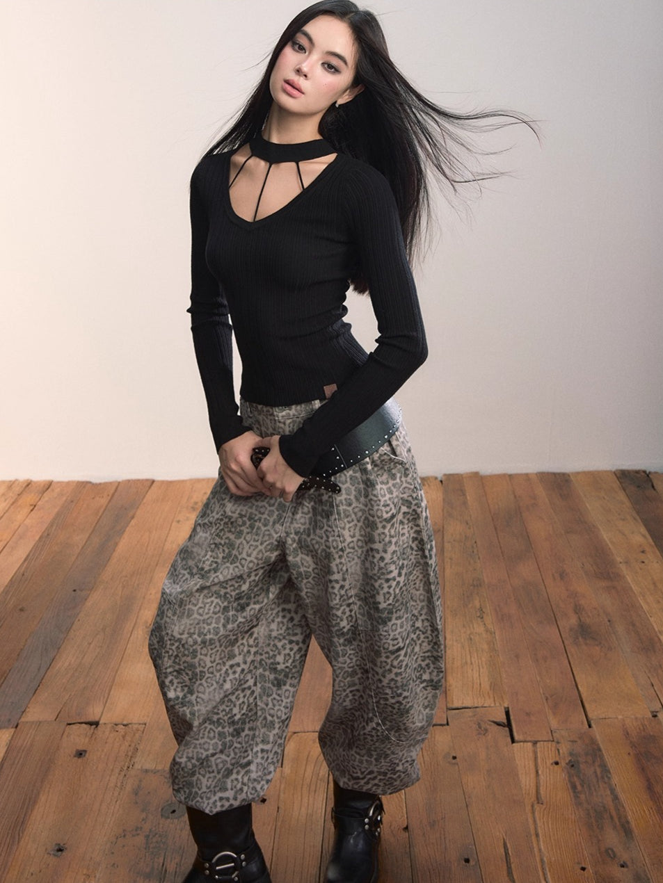 Choker Neck Slim-Fit Ribbed Knit Crewmeck