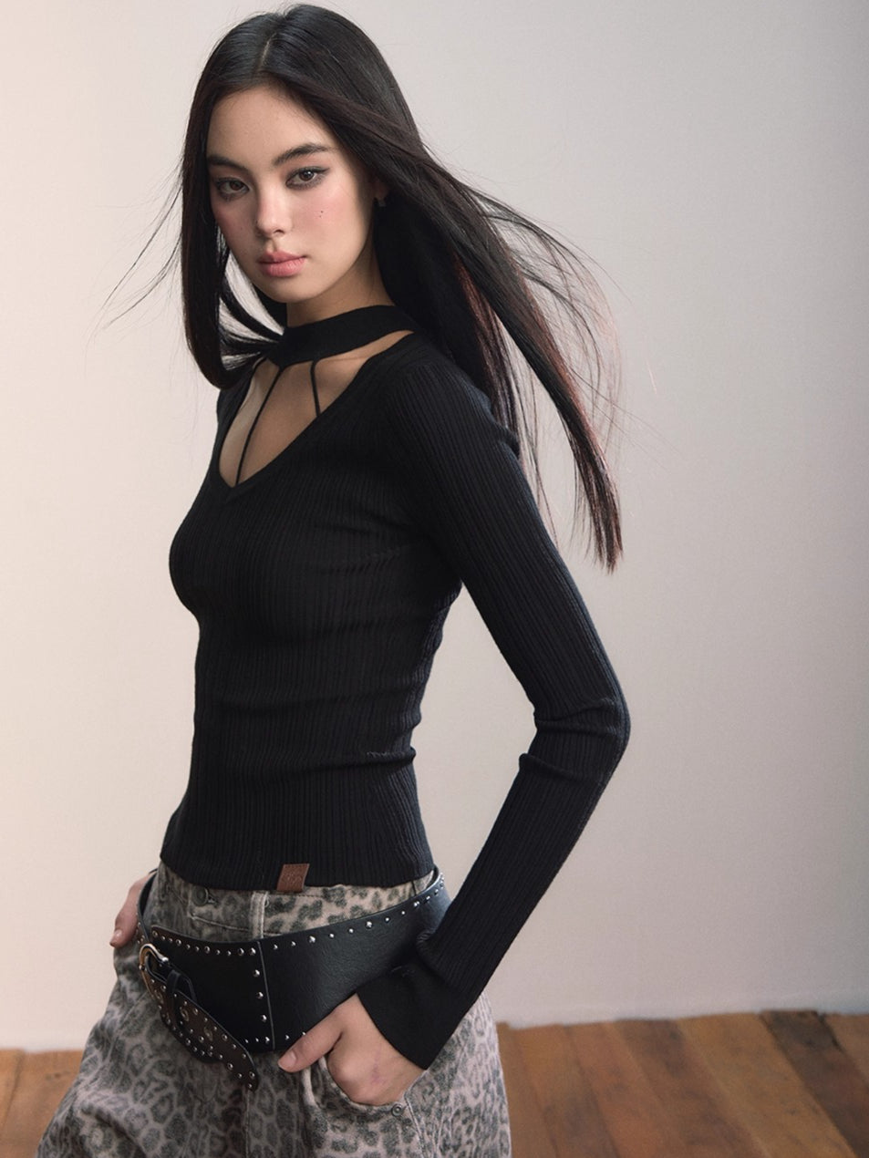 Choker Neck Slim-Fit Ribbed Knit Crewmeck