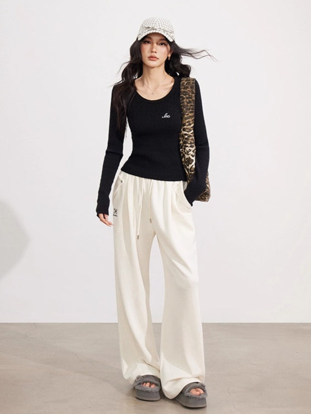 Embroidered Cable Knit Fitted Crewneck