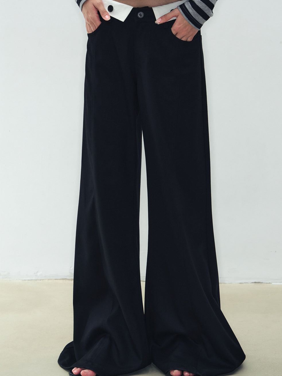 Low-Waist Wide-Leg Trousers