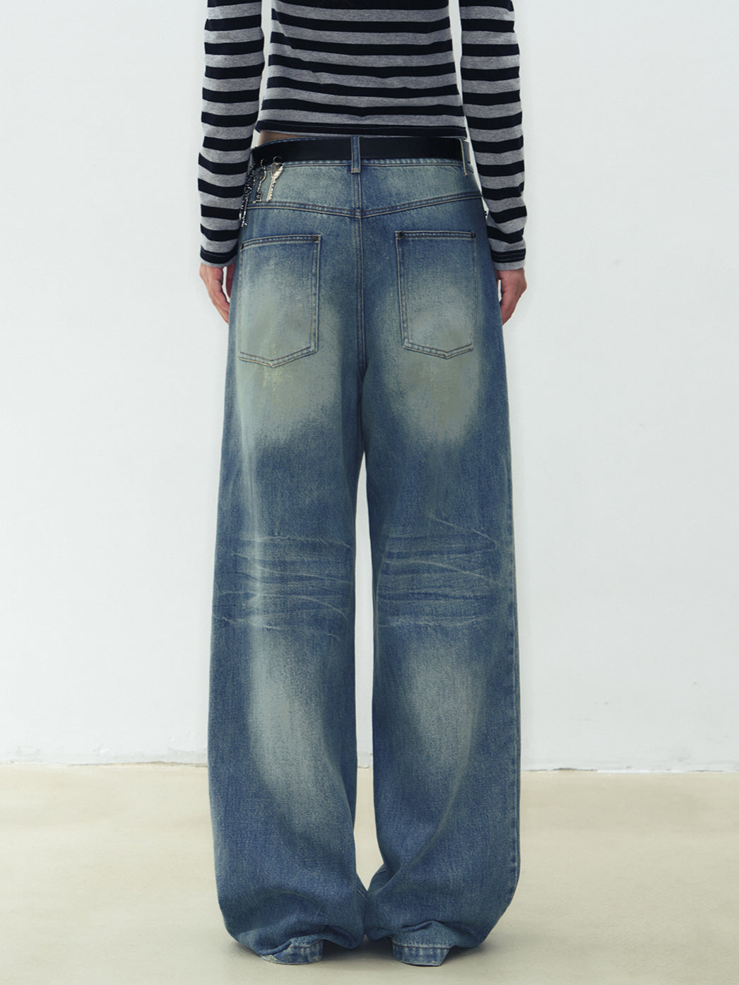 Relaxed Fit Washed Jeans