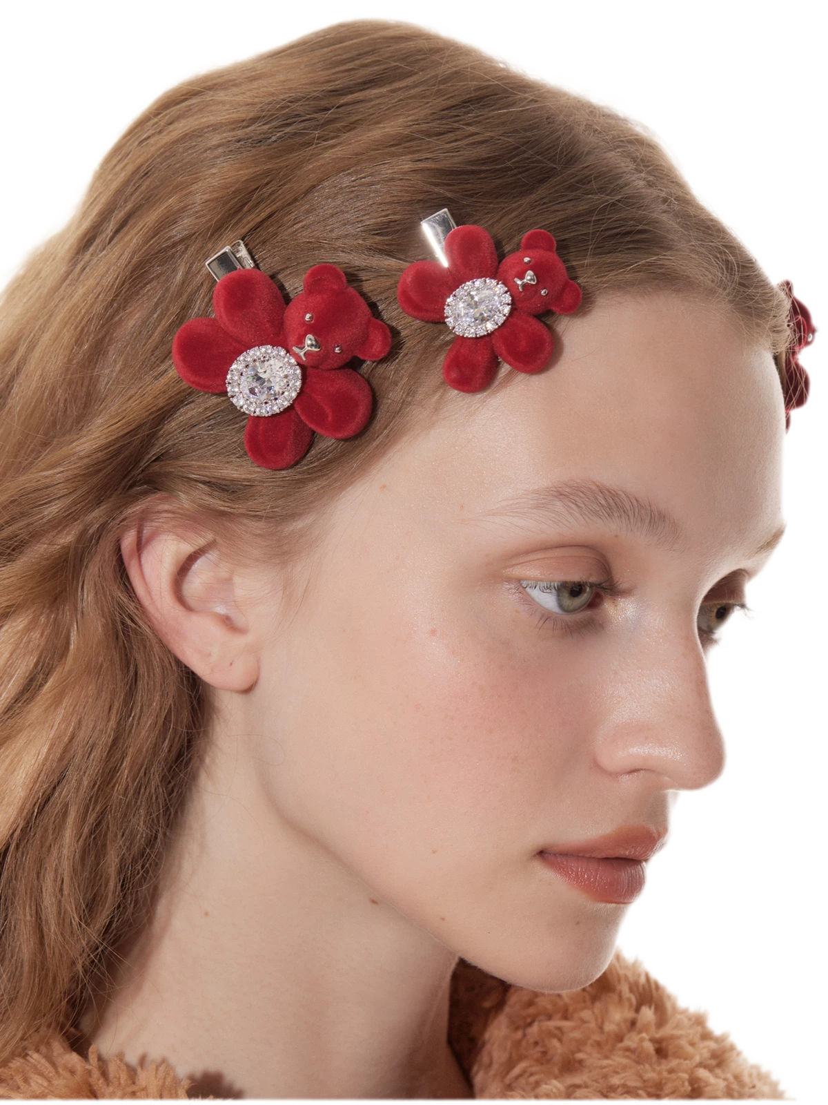 Pinza para el cabello con oso flocado y piedras preciosas