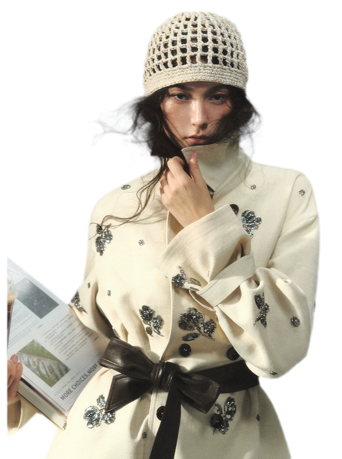 Trench in pelle con bordi, ricami e perline