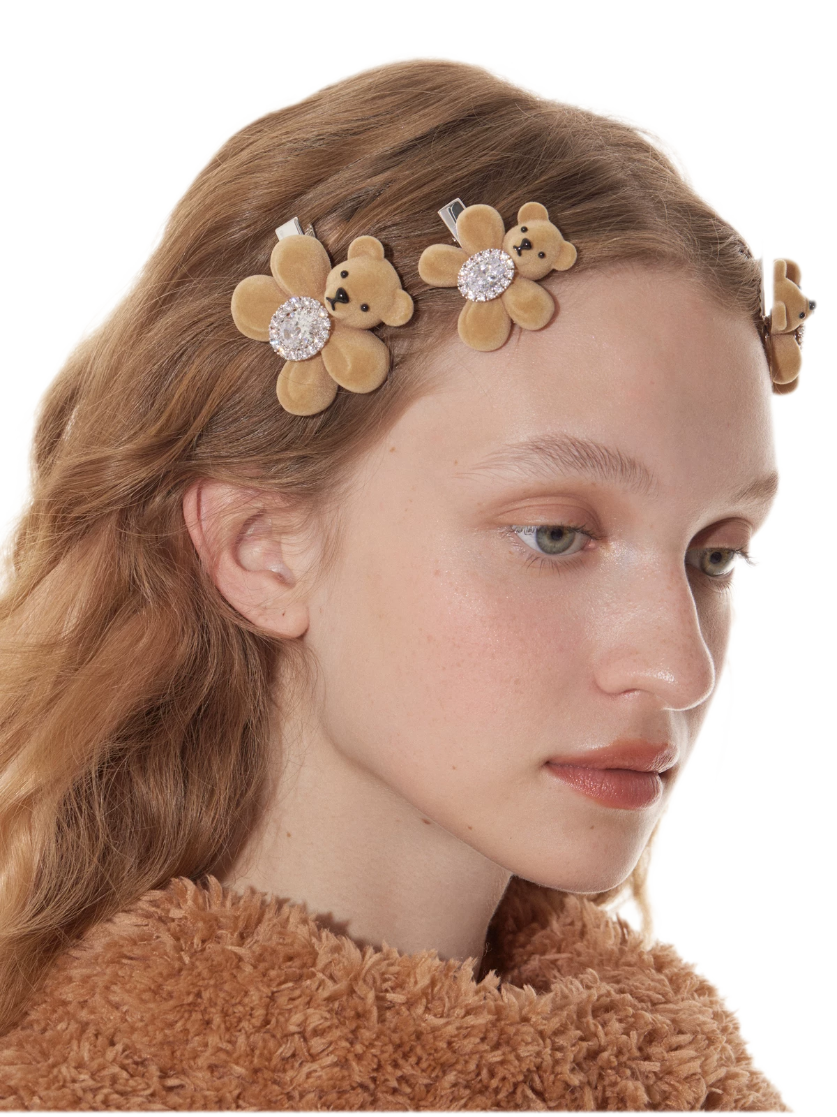 Pinza para el cabello con oso flocado y piedras preciosas