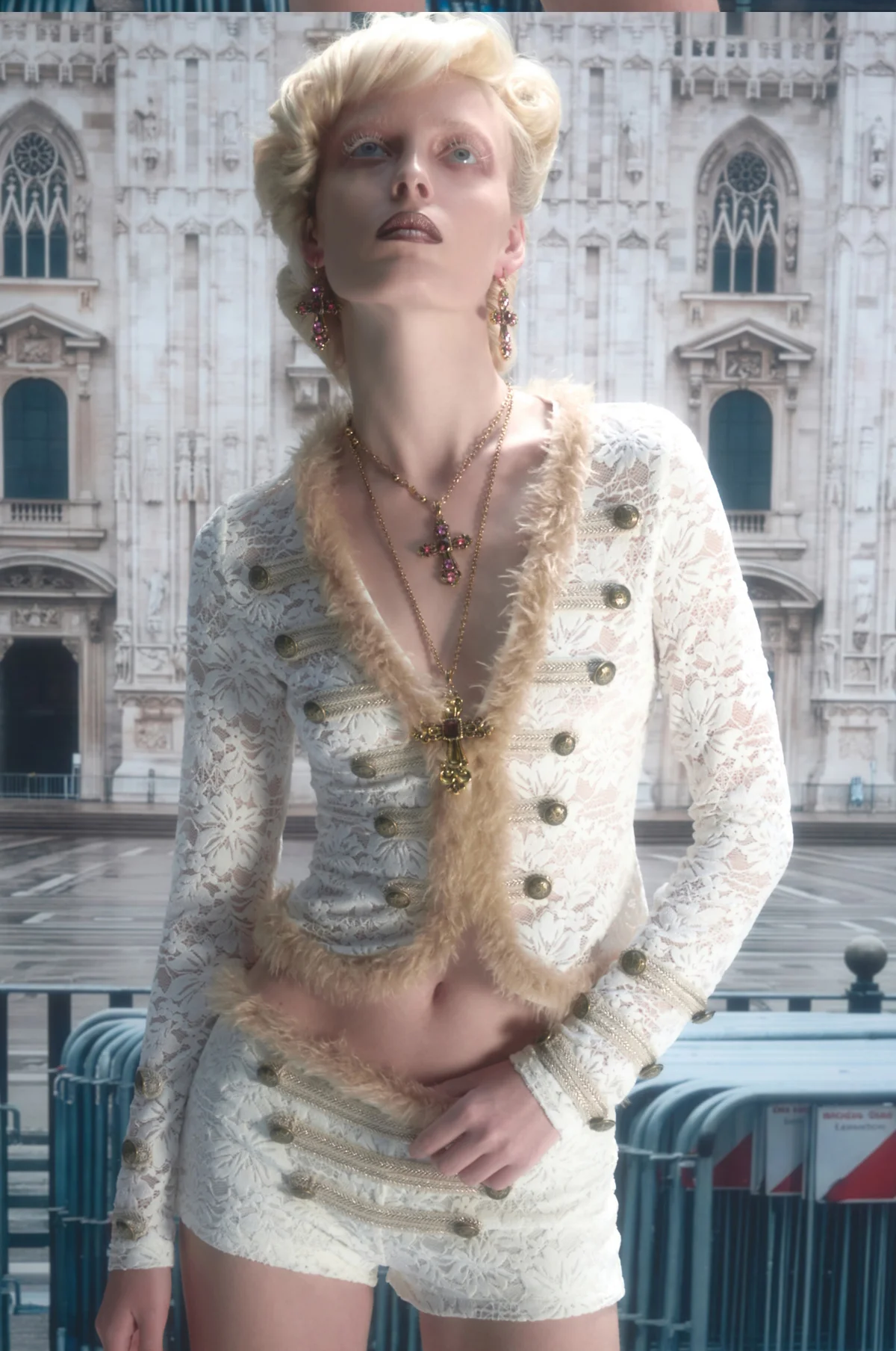 Set di cardigan e shorts con profili metallici