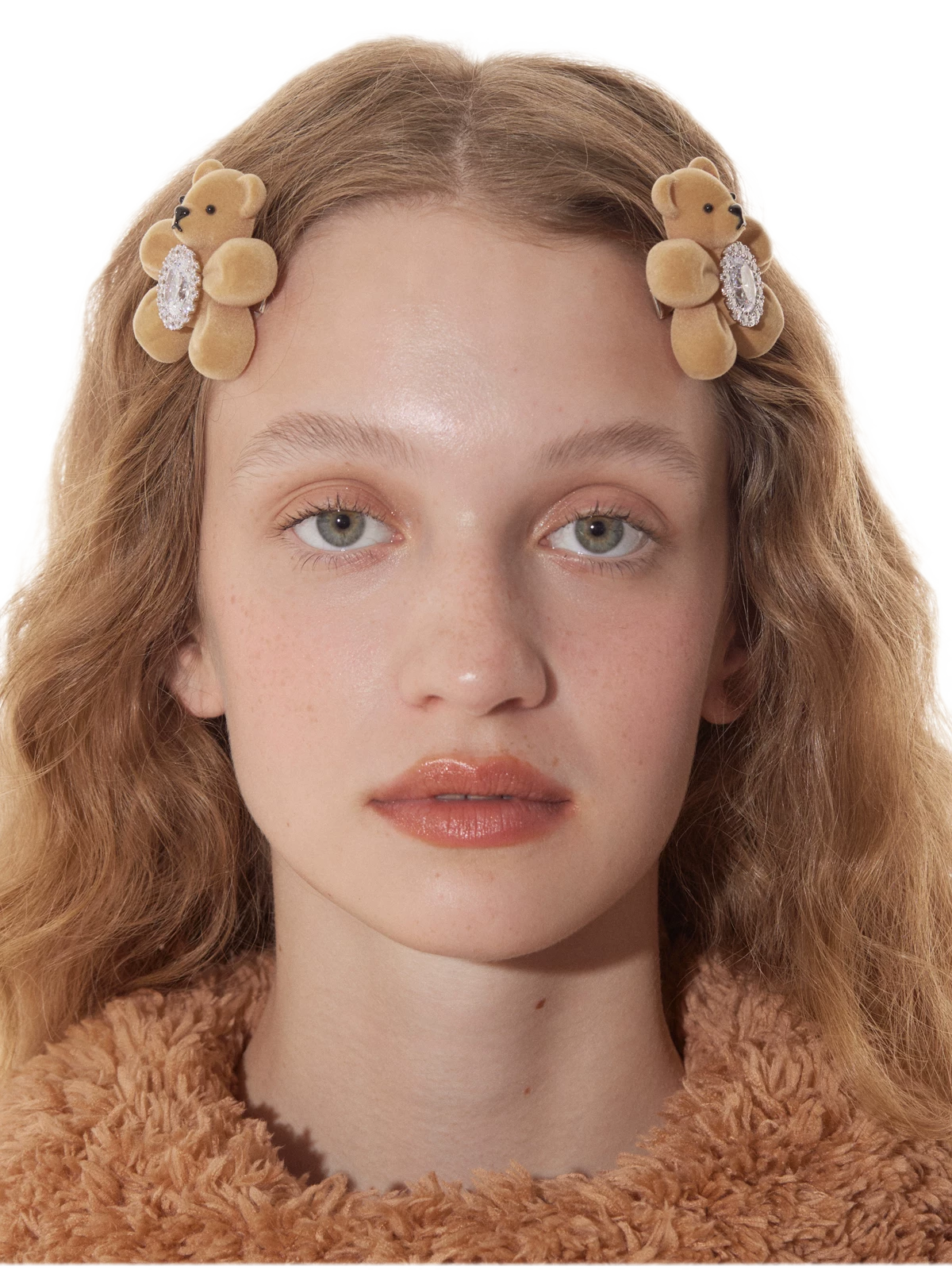 Pinza para el cabello con oso flocado y piedras preciosas