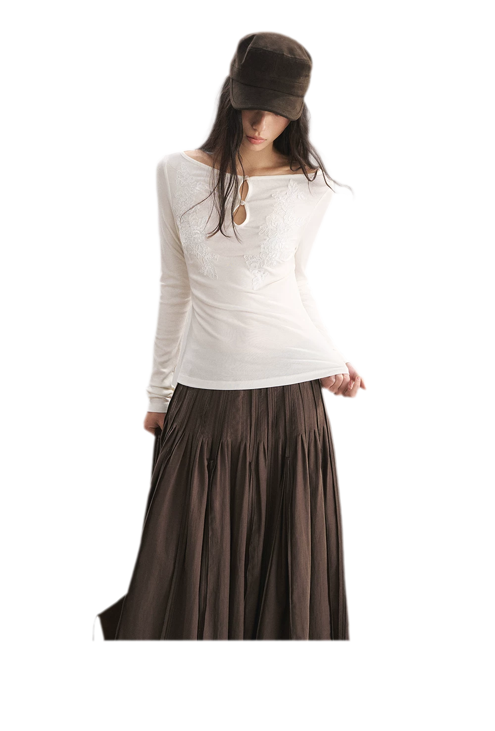 Top en maille Tencel brodé avec découpes
