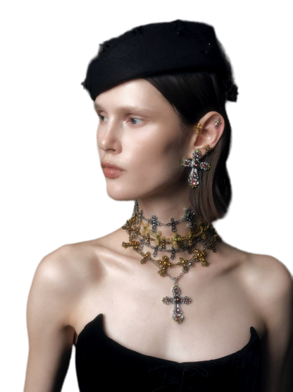 Collana con pendente a croce barocca vintage