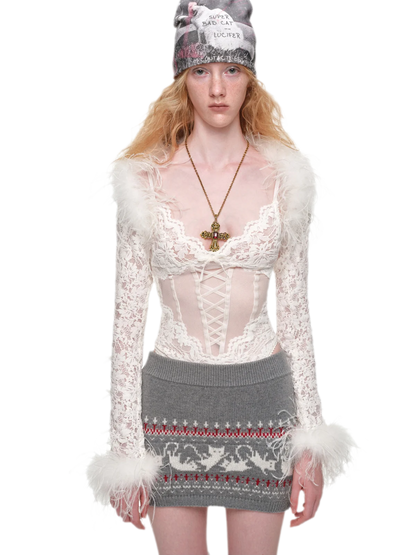 Boléro court en dentelle floquée et plumes