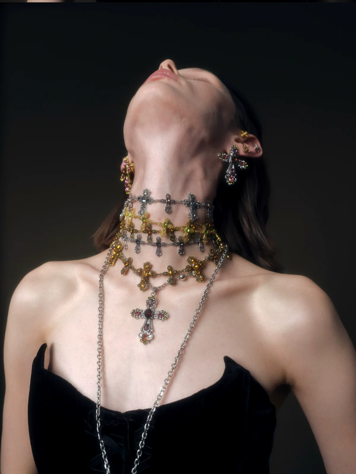 Collana con pendente a croce barocca vintage