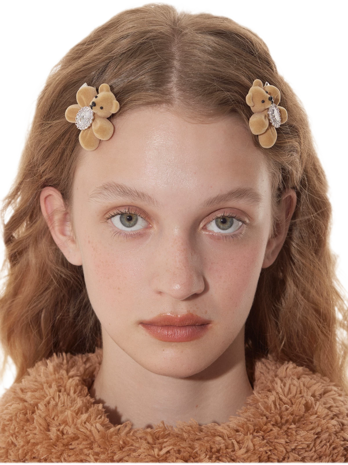 Pinza para el cabello con oso flocado y piedras preciosas