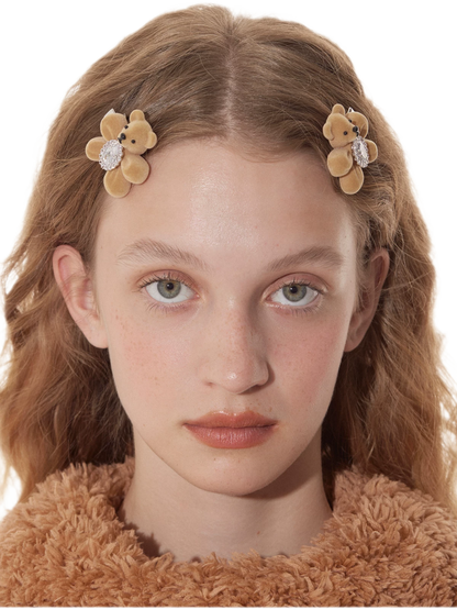 Pinza para el cabello con oso flocado y piedras preciosas