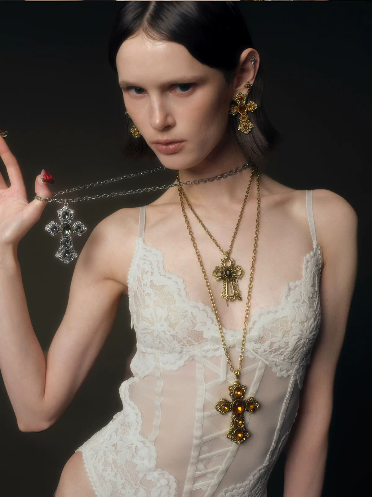 Collar de cruz de cristal barroco