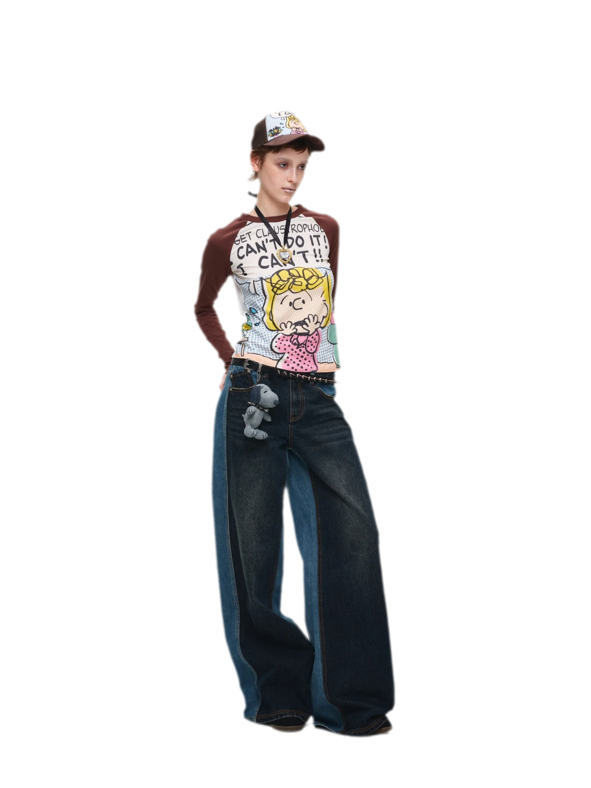 جينز بقصة مستقيمة وتطريز متباين