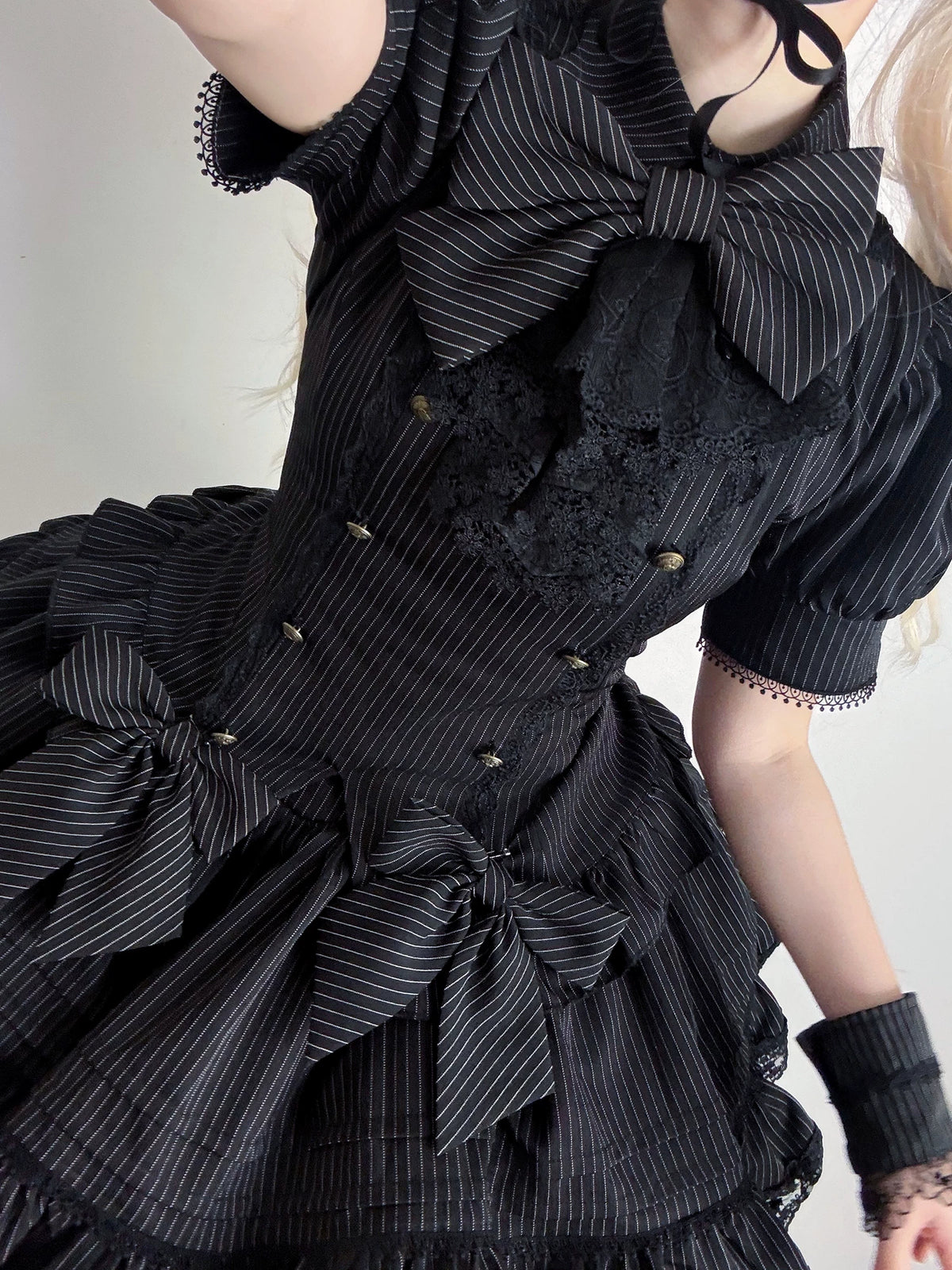 Bộ áo blouse và chân váy Lolita kẻ sọc