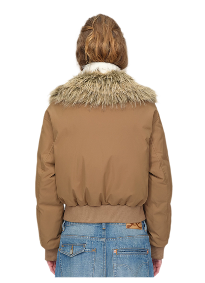 Glänzende kurze Daunen-Steppjacke