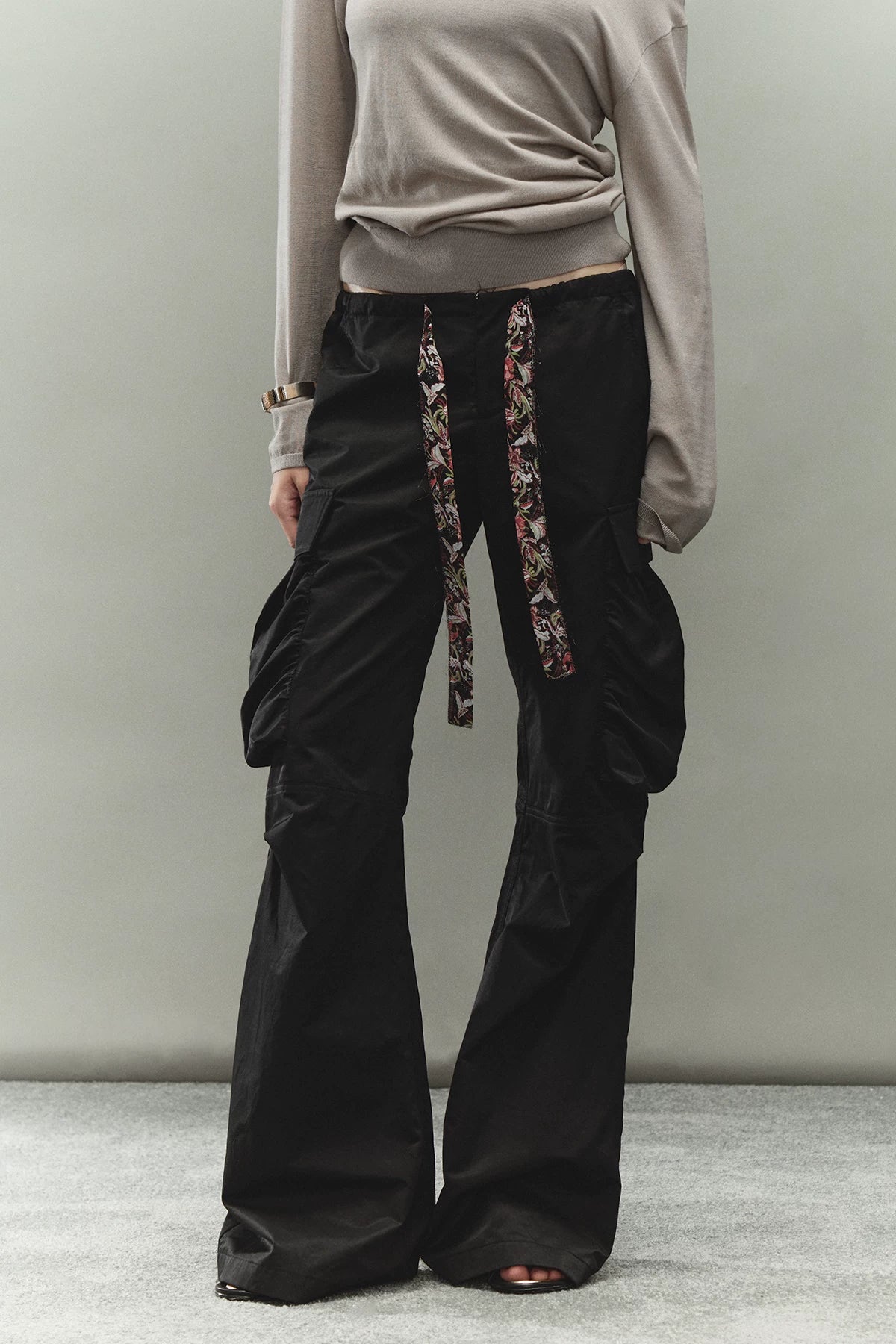 Printed Waistband Drawstring Multi-Pocket Low-Waist Cargo Pants