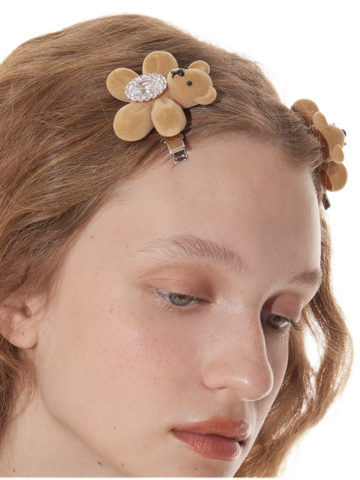Pinza para el cabello con oso flocado y piedras preciosas