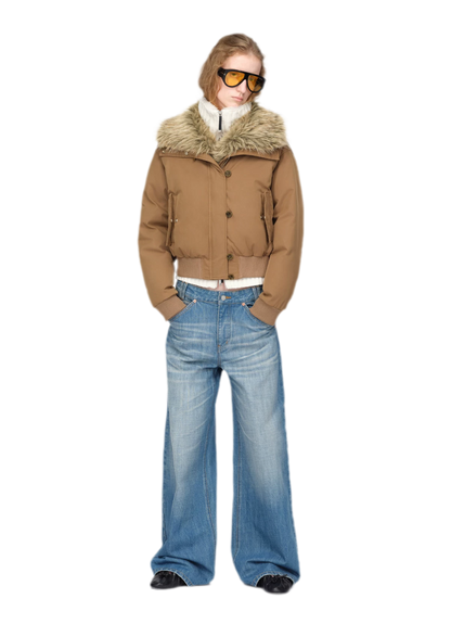 Glänzende kurze Daunen-Steppjacke