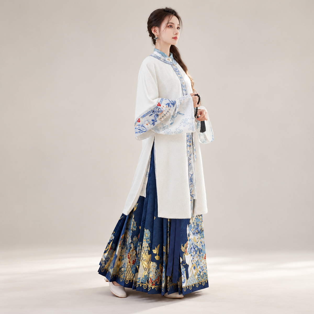青花碎玉 Blue-and-White Jade Shards Ming-Style Stand-Collar